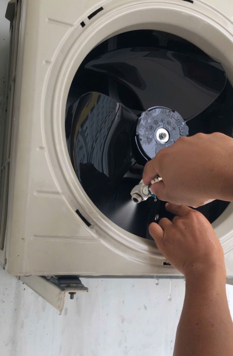 Dịch vụ vệ sinh và bảo trì máy lạnh tại Quận Bình Tân