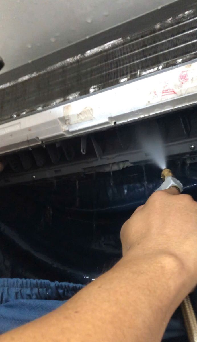 Dịch vụ vệ sinh và bảo trì máy lạnh tại Quận Bình Tân