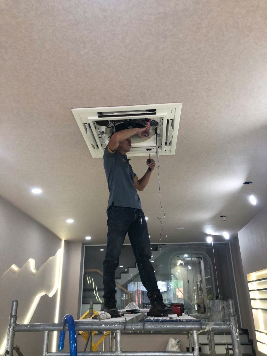 Dịch Vụ Lắp Đặt Máy Lạnh Âm Trần Chuyên Nghiệp
